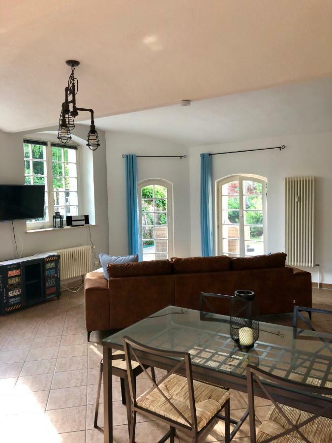 Ferienwohnung Am Wasser Villa Graf Von Pfeil Dresde Exterior foto