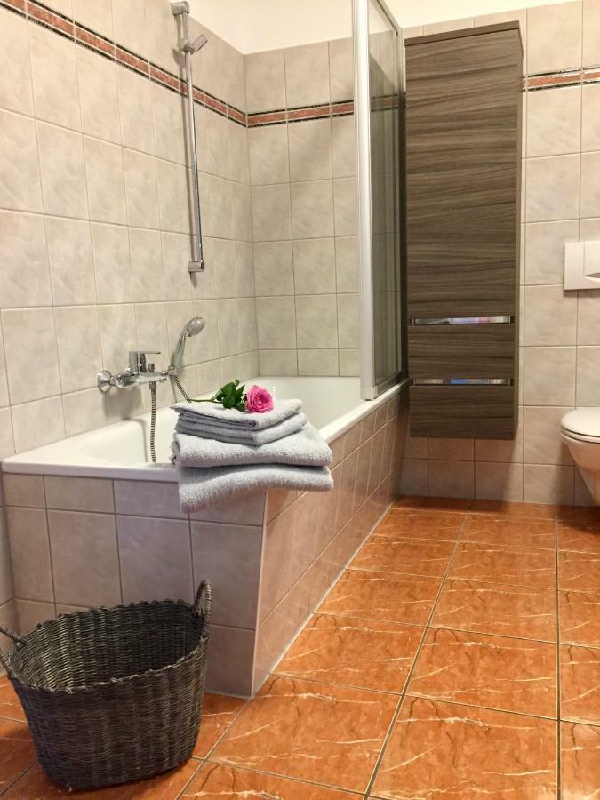 Ferienwohnung Am Wasser Villa Graf Von Pfeil Dresde Exterior foto